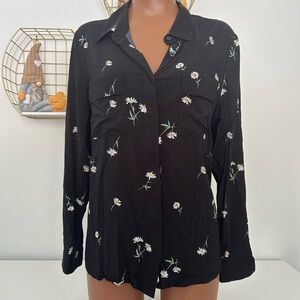 Black w/Daisy print Blouse XXL
